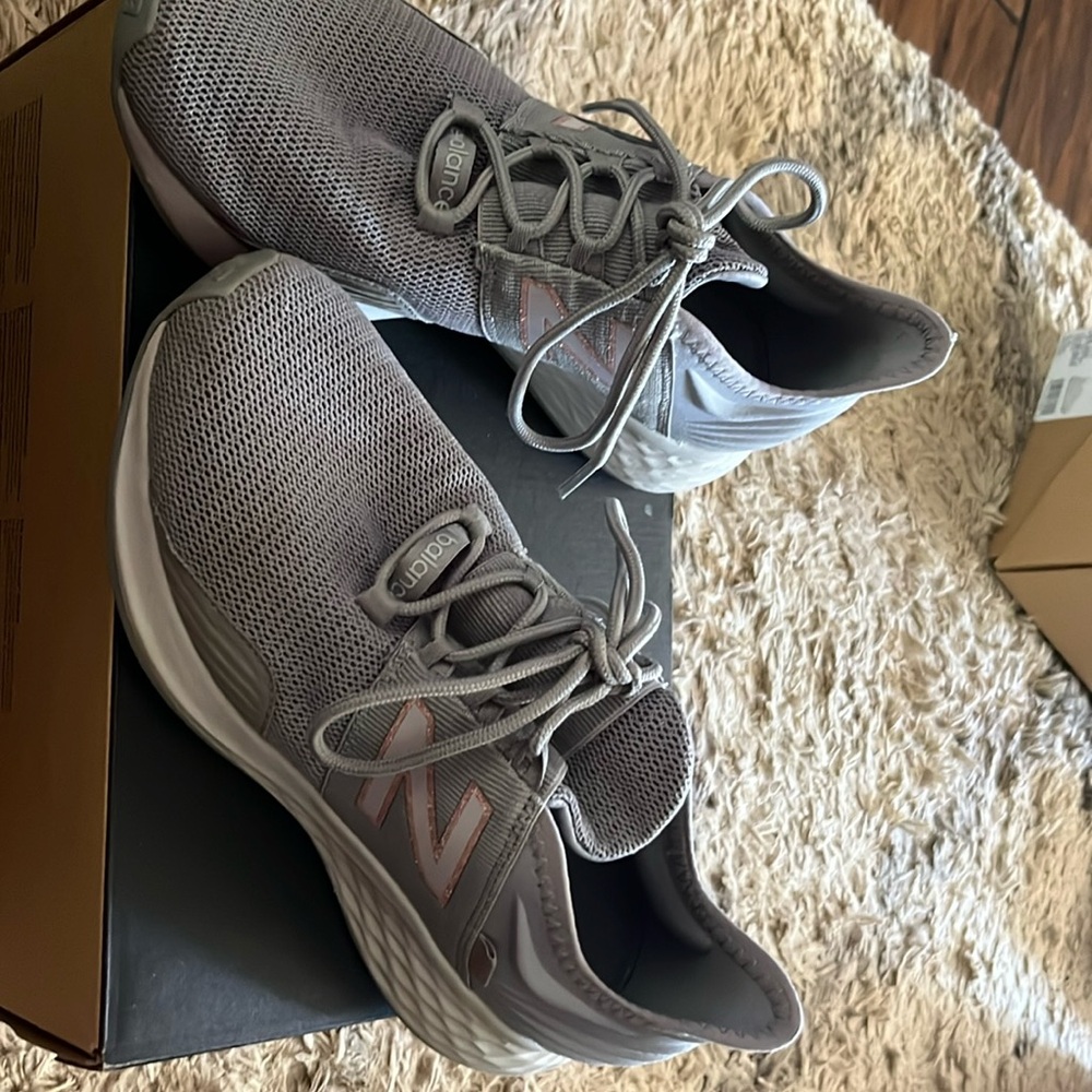 New Balance ROAV’s size 8.5. Worn maybe 5 times.